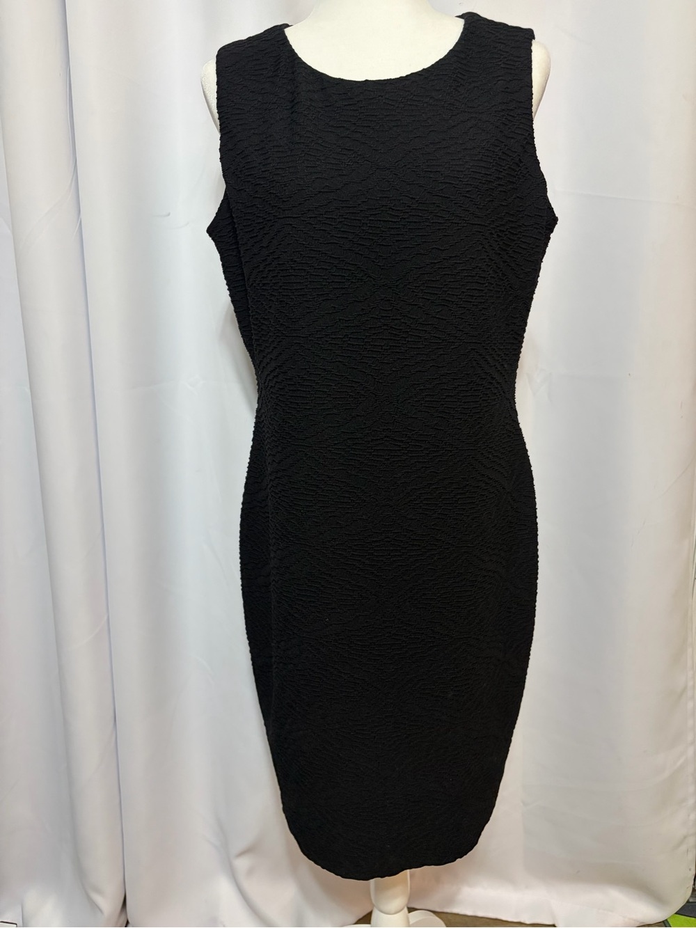 Calvin Klein Black Textured Sleeveless Sheath Dress